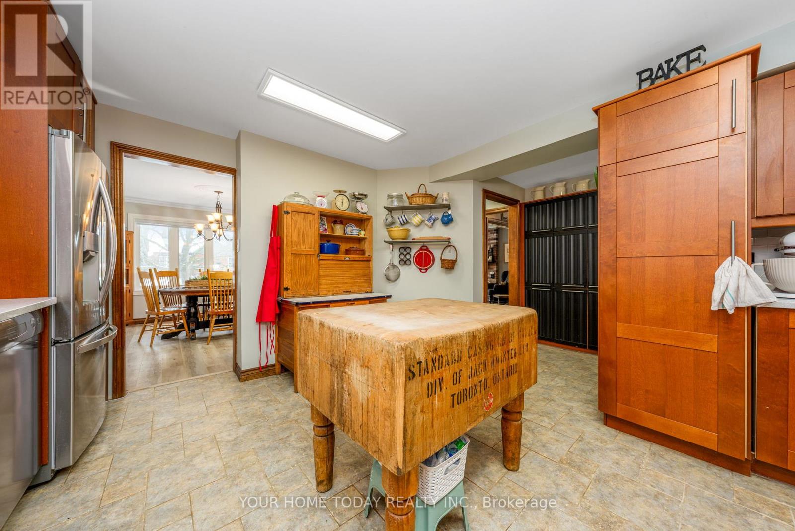 20 Elgin Street, Halton Hills, Ontario  L7G 3M3 - Photo 13 - W12805924