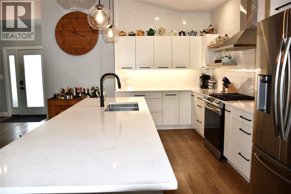 207 Essex Street, Sarnia, Ontario  N7T 0C2 - Photo 4 - 26004231