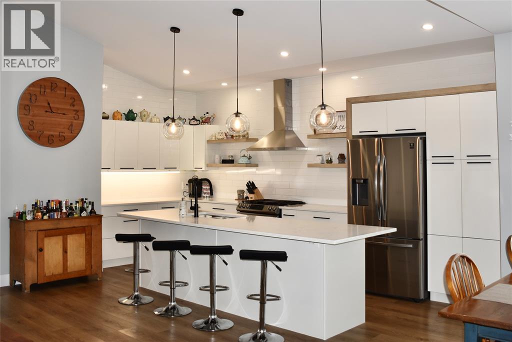 207 Essex Street, Sarnia, Ontario  N7T 0C2 - Photo 5 - 26004231