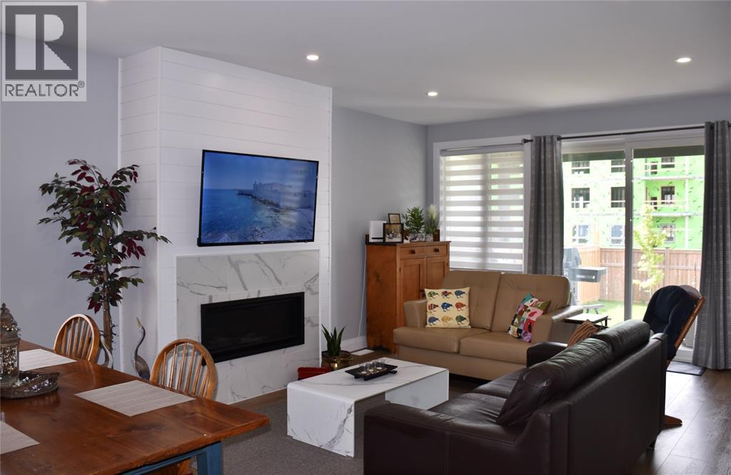 207 Essex Street, Sarnia, Ontario  N7T 0C2 - Photo 9 - 26004231