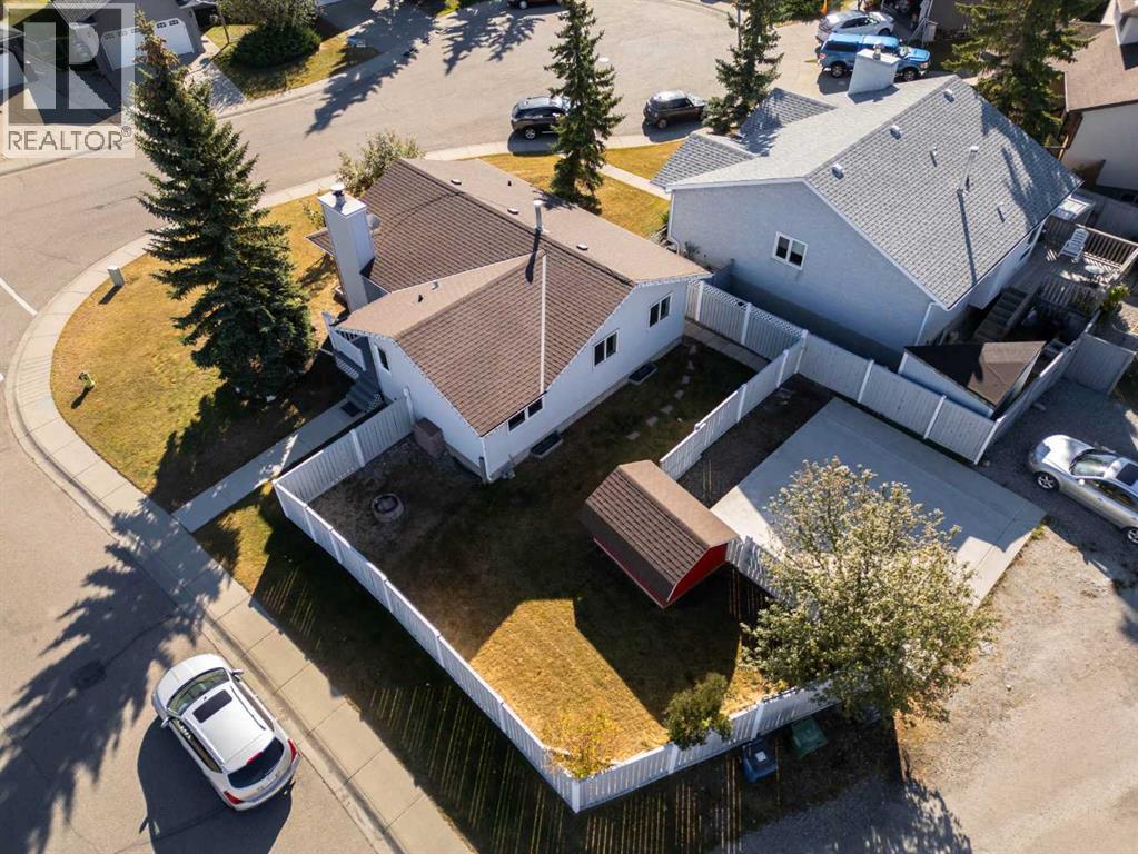 2 West Barrett Place, Cochrane, Alberta T4C 1J5 - Photo 3 - A2265976