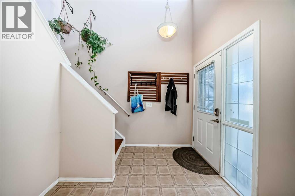 238 Bridleridge Way Sw, Calgary, Alberta  T2Y 4M6 - Photo 4 - A2289116