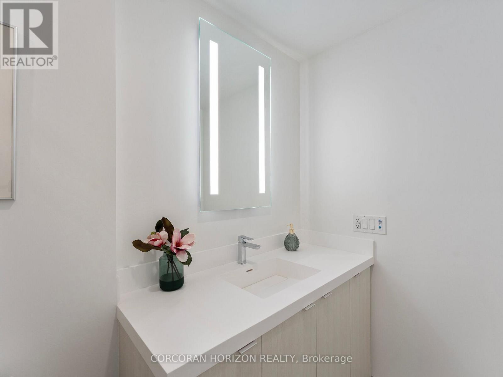 221 - 30 Inn On The Park Drive, Toronto, Ontario  M3C 0P7 - Photo 36 - C12831782