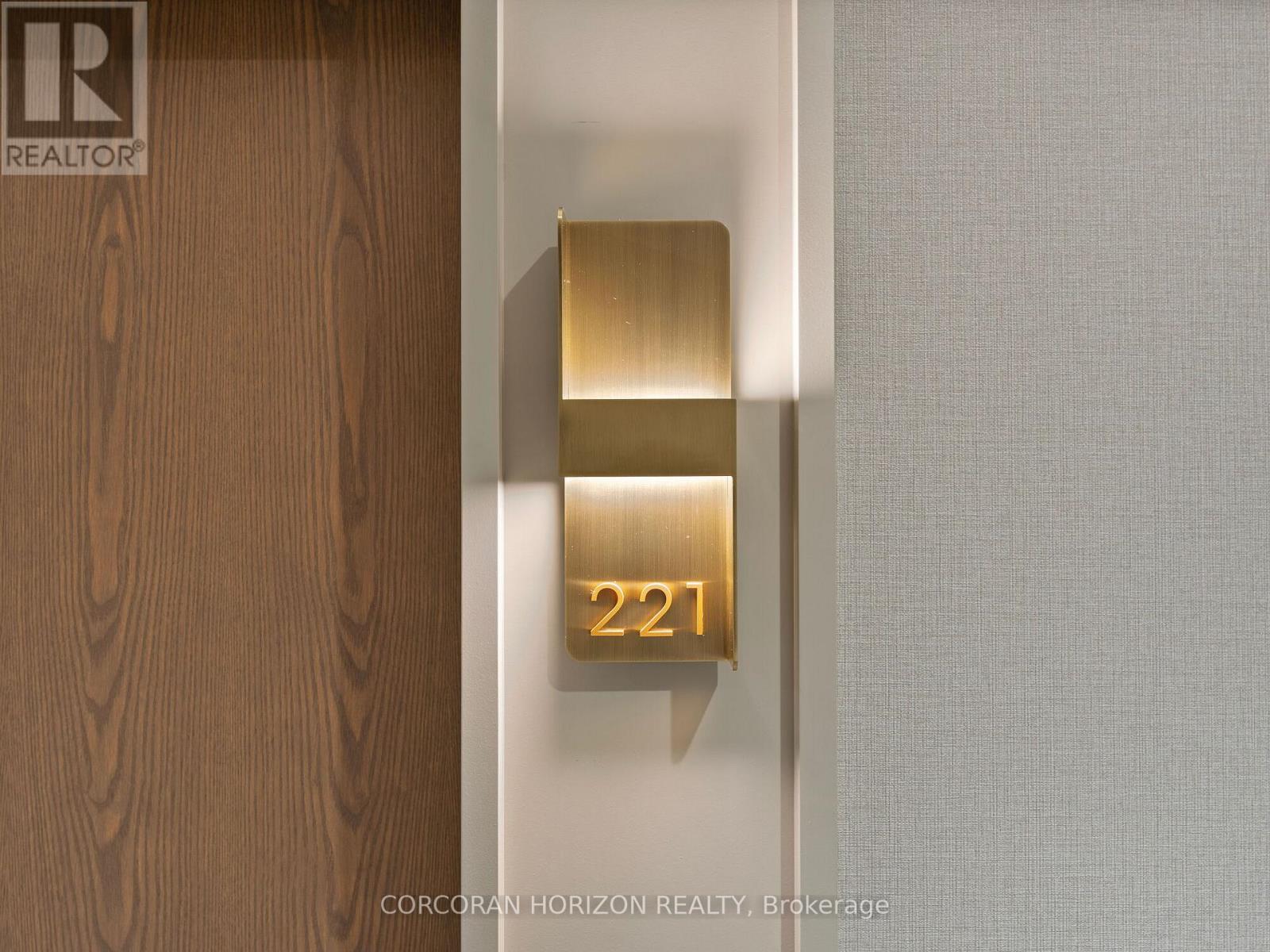 221 - 30 Inn On The Park Drive, Toronto, Ontario  M3C 0P7 - Photo 4 - C12831782