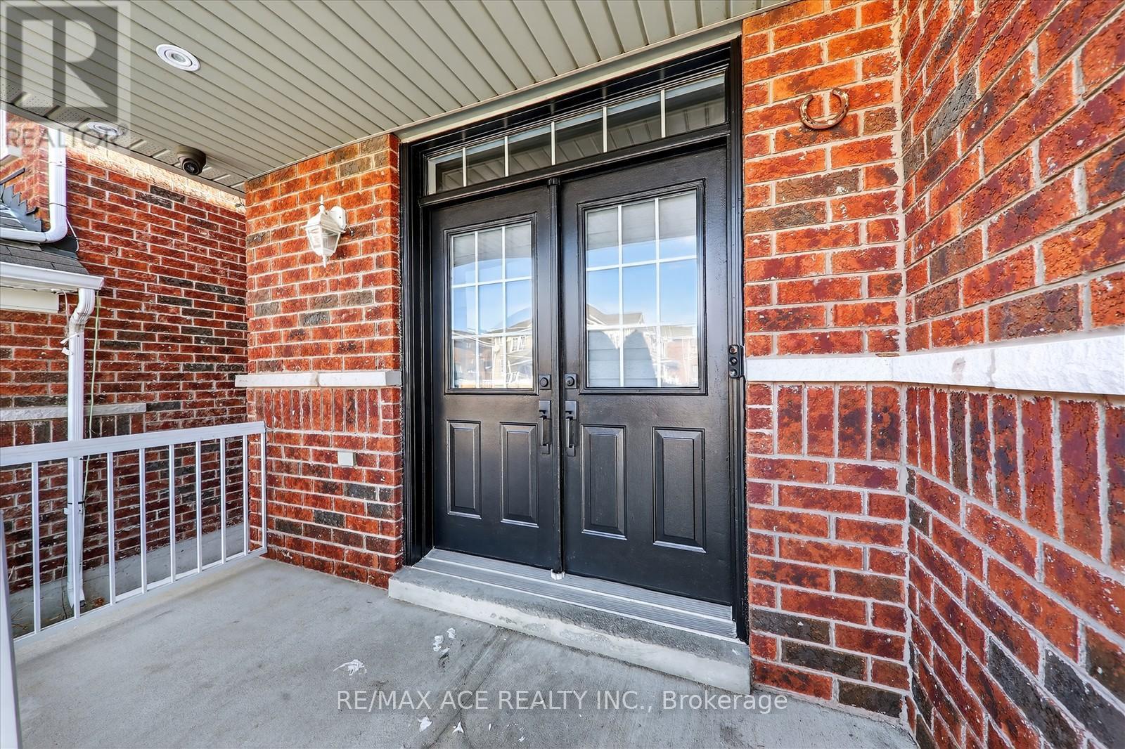 9 Invitational Road, Brampton, Ontario  L6P 2H1 - Photo 5 - W12831778