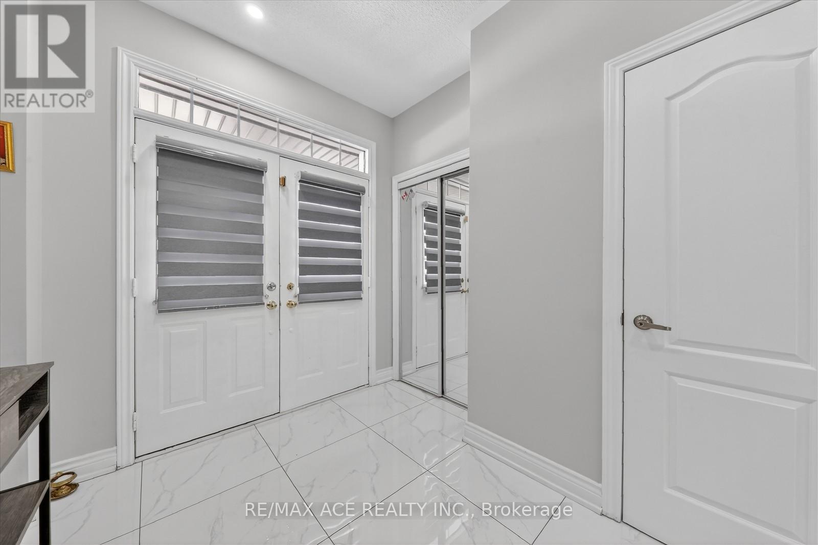 9 Invitational Road, Brampton, Ontario  L6P 2H1 - Photo 6 - W12831778