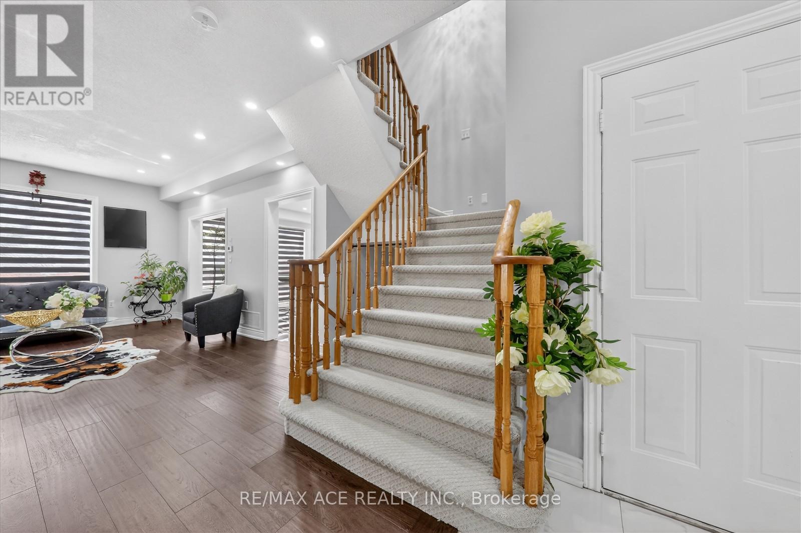 9 Invitational Road, Brampton, Ontario  L6P 2H1 - Photo 9 - W12831778