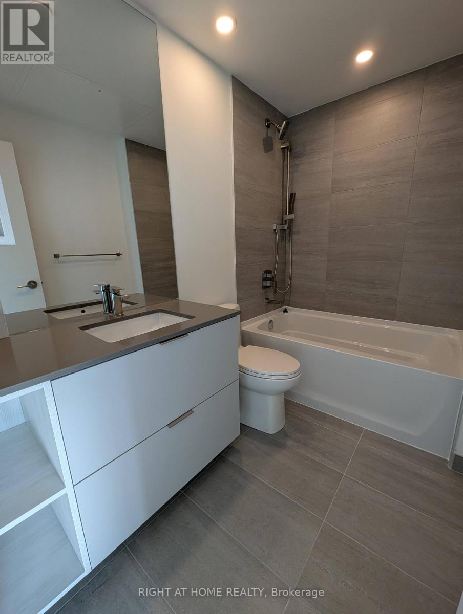 1313 - 1 Fairview Road E, Mississauga, Ontario  L5A 4C6 - Photo 6 - W12831784