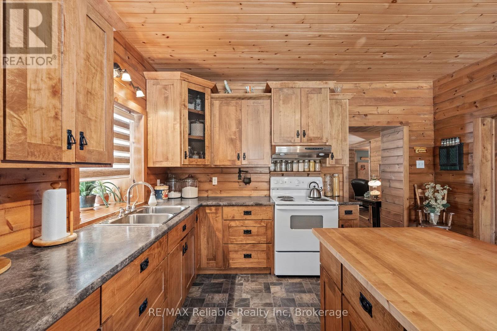 76651 London Road, Bluewater, Ontario  N0M 1L0 - Photo 40 - X12828166