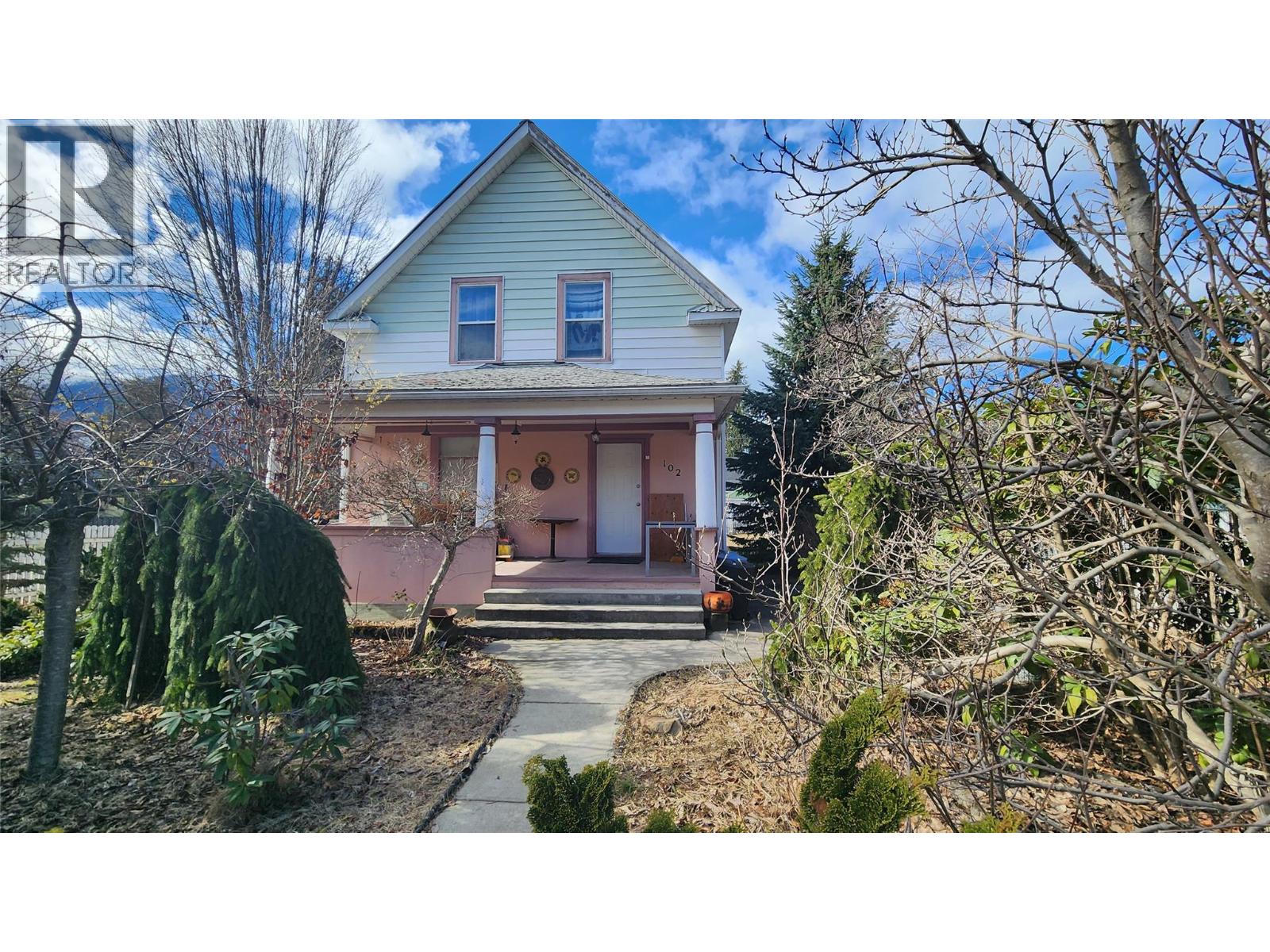 102 1ST Avenue, Nakusp, British Columbia