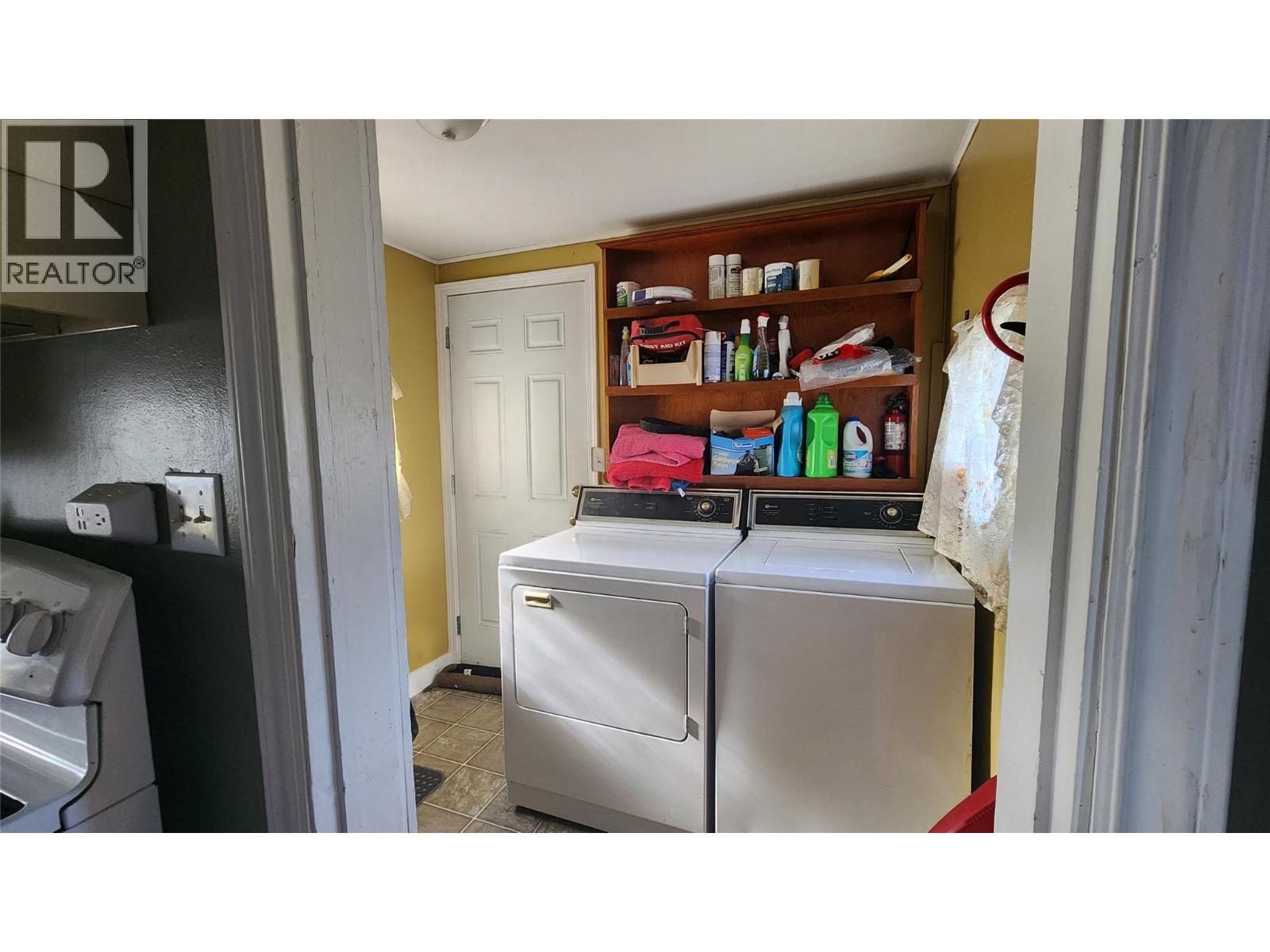 102 1st Avenue, Nakusp, British Columbia  V0G 1R0 - Photo 7 - 2474550