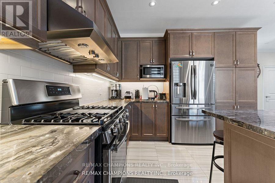 151 Russell Creek Drive, Brampton, Ontario  L6R 4B4 - Photo 12 - W12830992