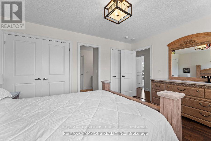 151 Russell Creek Drive, Brampton, Ontario  L6R 4B4 - Photo 20 - W12830992