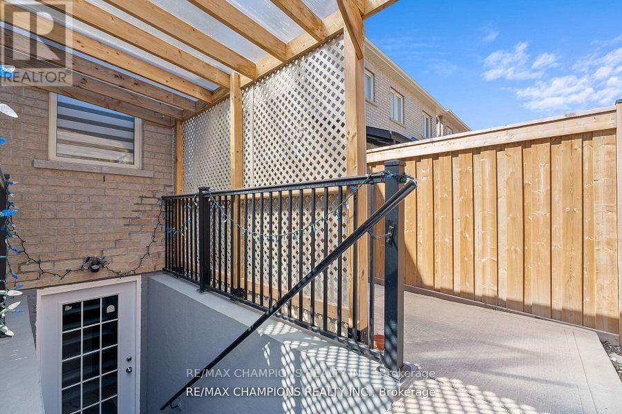 151 Russell Creek Drive, Brampton, Ontario  L6R 4B4 - Photo 29 - W12830992