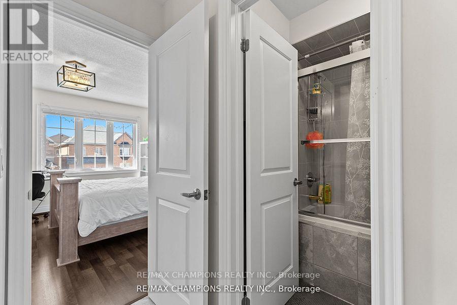 151 Russell Creek Drive, Brampton, Ontario  L6R 4B4 - Photo 22 - W12830992