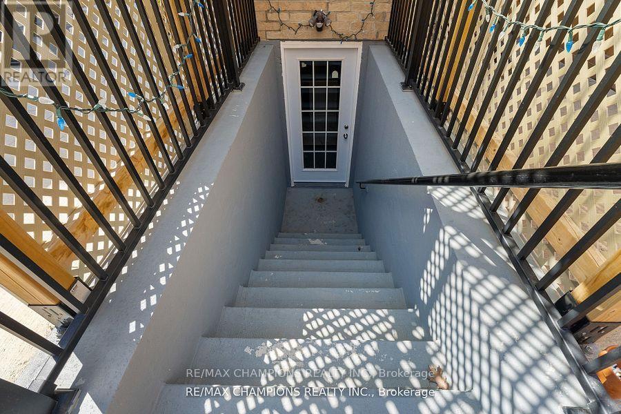 151 Russell Creek Drive, Brampton, Ontario  L6R 4B4 - Photo 26 - W12830992