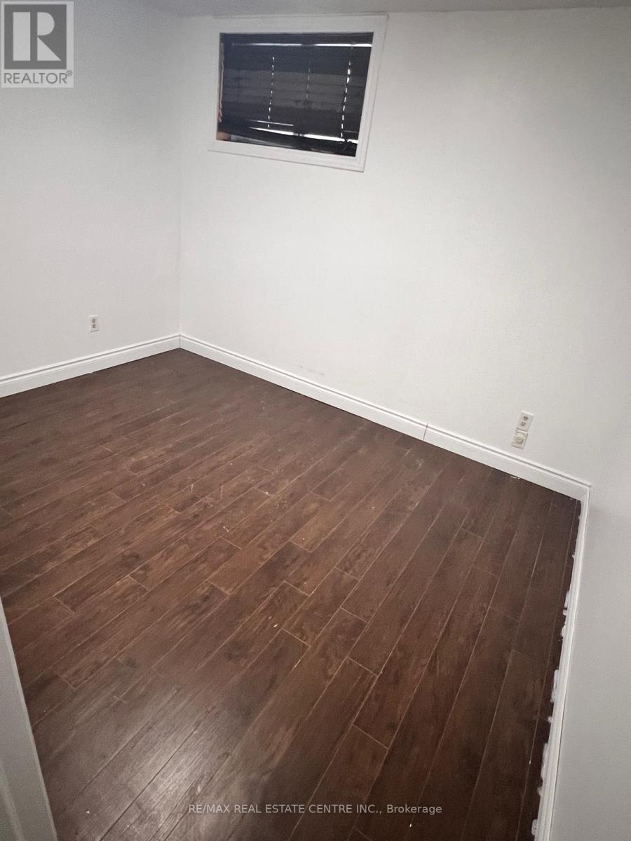 19 Poplar Crescent, London South, Ontario  N6E 2N3 - Photo 4 - X12831800