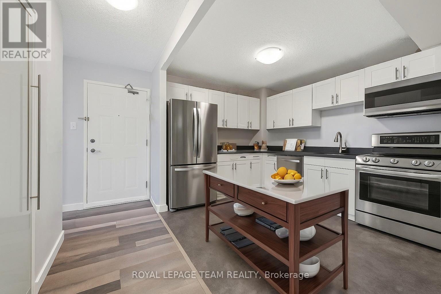 901 - 200 Bay Street, Ottawa, Ontario  K1R 7W8 - Photo 3 - X12831844