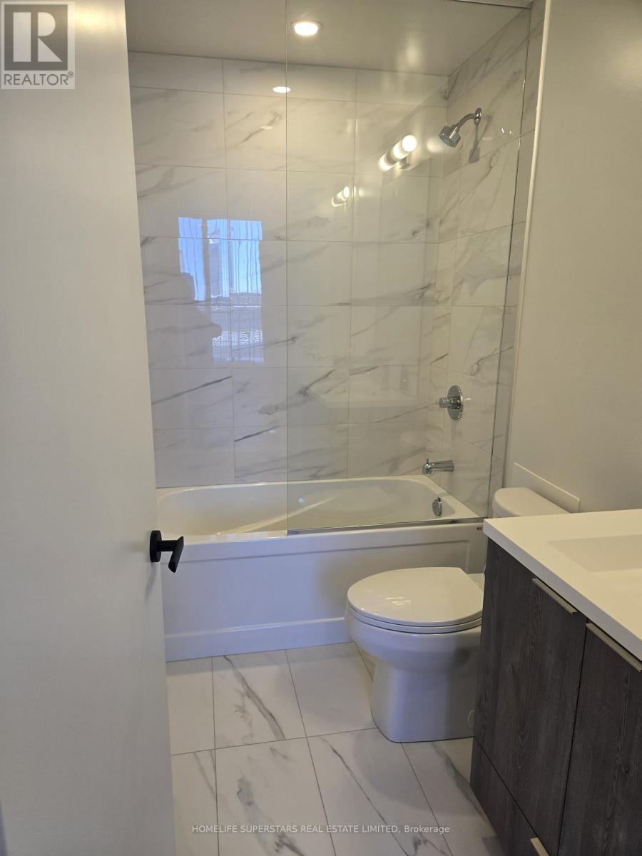 512 - 8 Interchange Way, Vaughan, Ontario  L4K 5Z7 - Photo 2 - N12739614