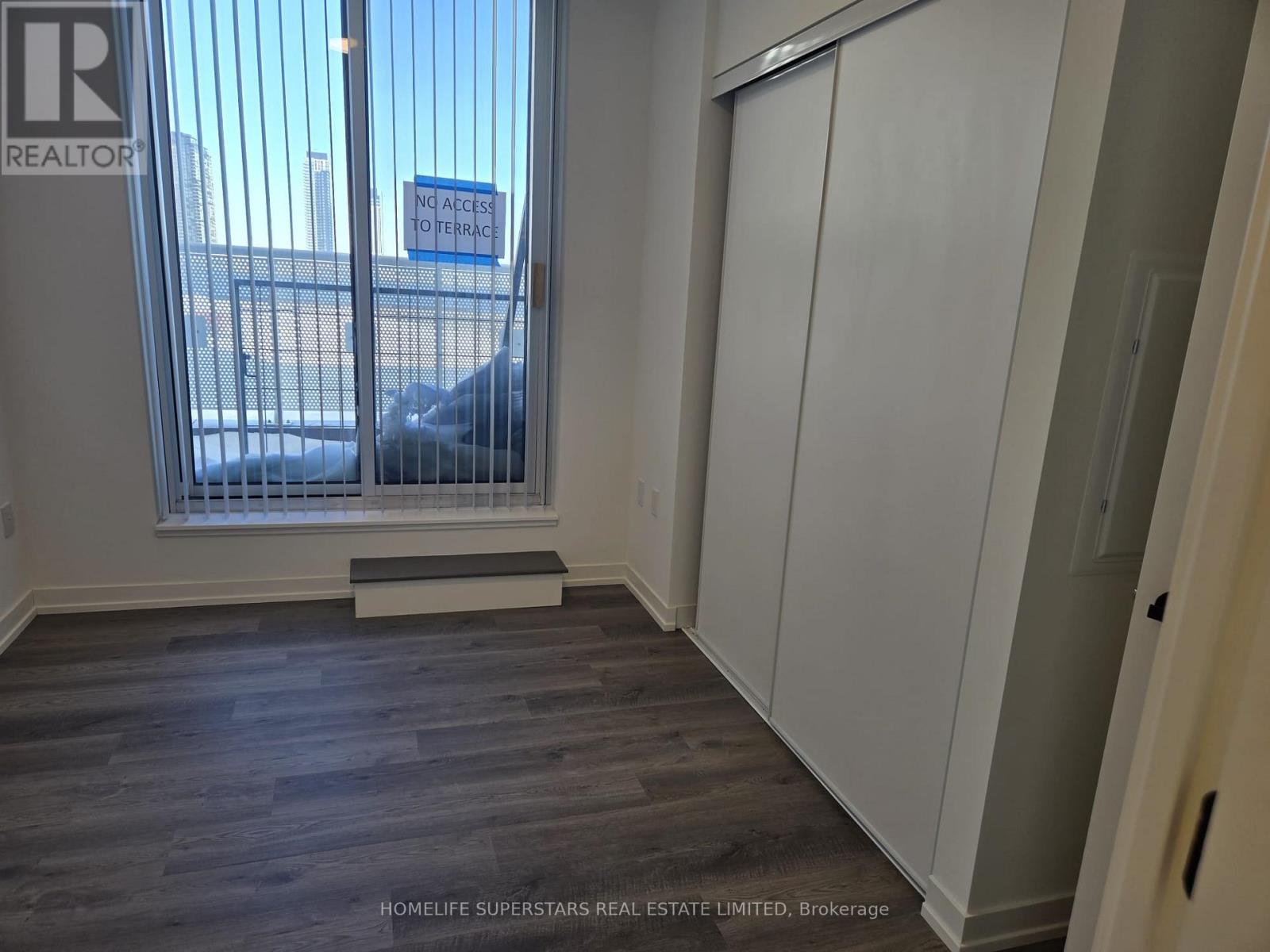 512 - 8 Interchange Way, Vaughan, Ontario  L4K 5Z7 - Photo 4 - N12739614