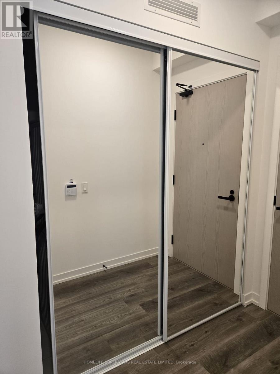 512 - 8 Interchange Way, Vaughan, Ontario  L4K 5Z7 - Photo 5 - N12739614