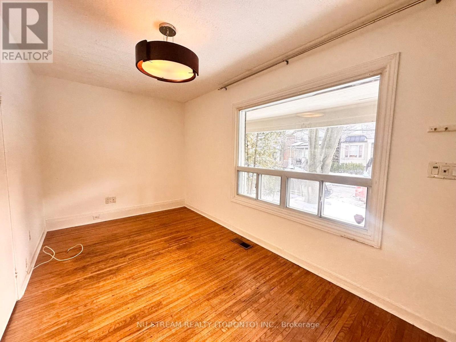 135 Kenwood Avenue, Toronto, Ontario  M6C 2S4 - Photo 3 - C12831834