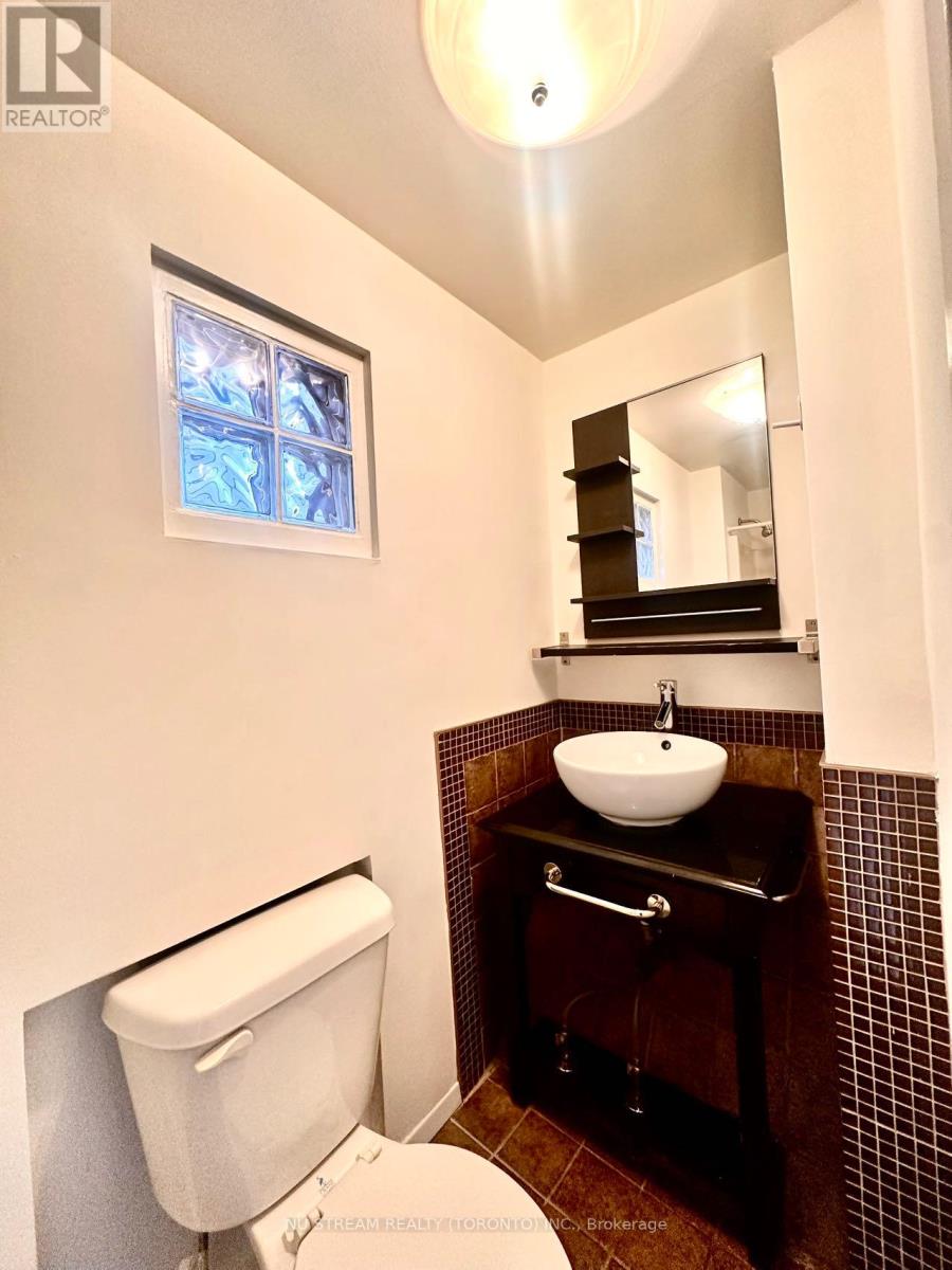 135 Kenwood Avenue, Toronto, Ontario  M6C 2S4 - Photo 5 - C12831834