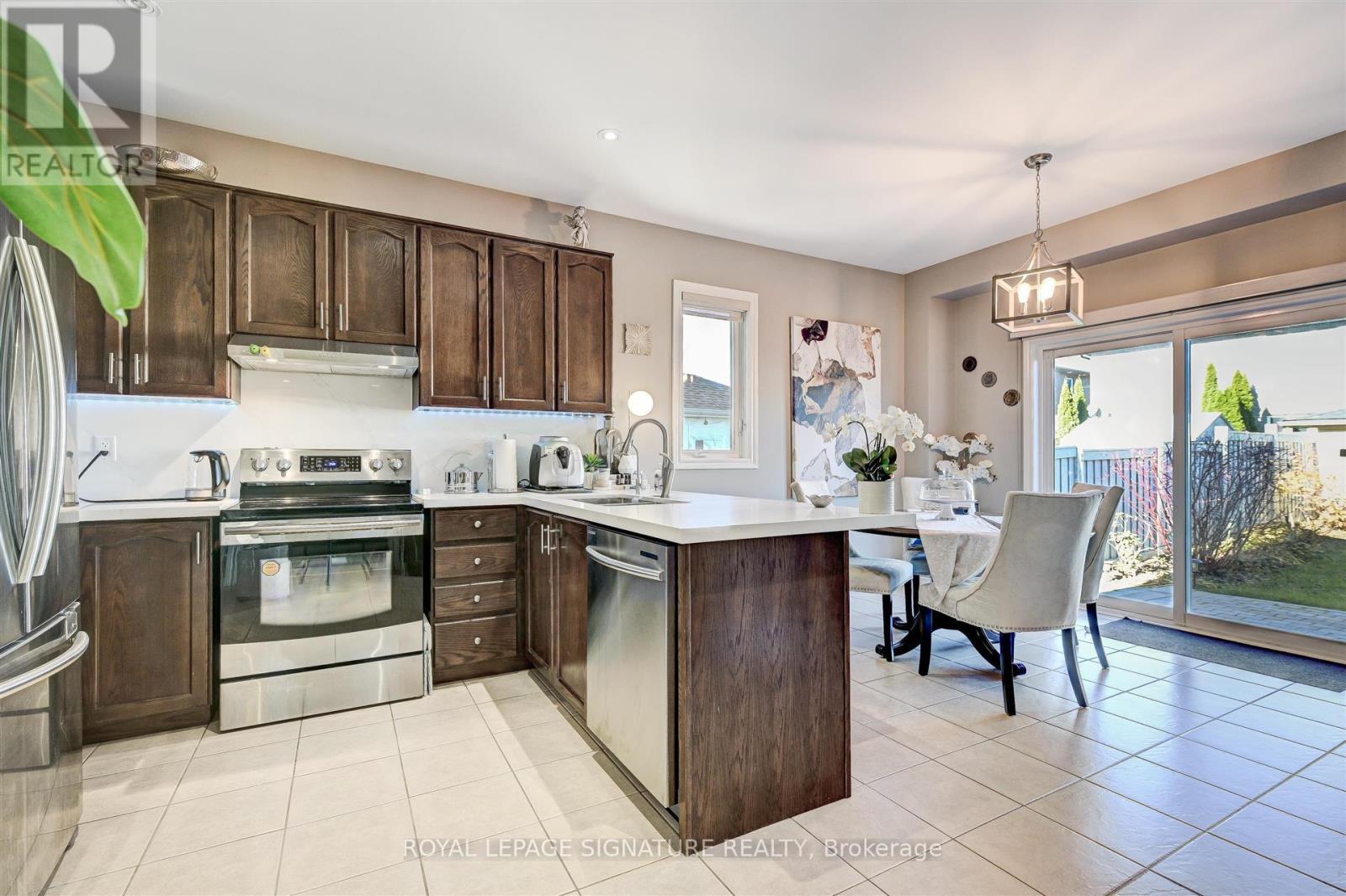 38 Orville Hand Court, Bradford West Gwillimbury, Ontario  L9S 1A9 - Photo 10 - N12831830