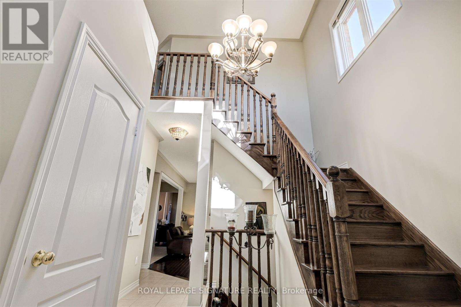 38 Orville Hand Court, Bradford West Gwillimbury, Ontario  L9S 1A9 - Photo 3 - N12831830