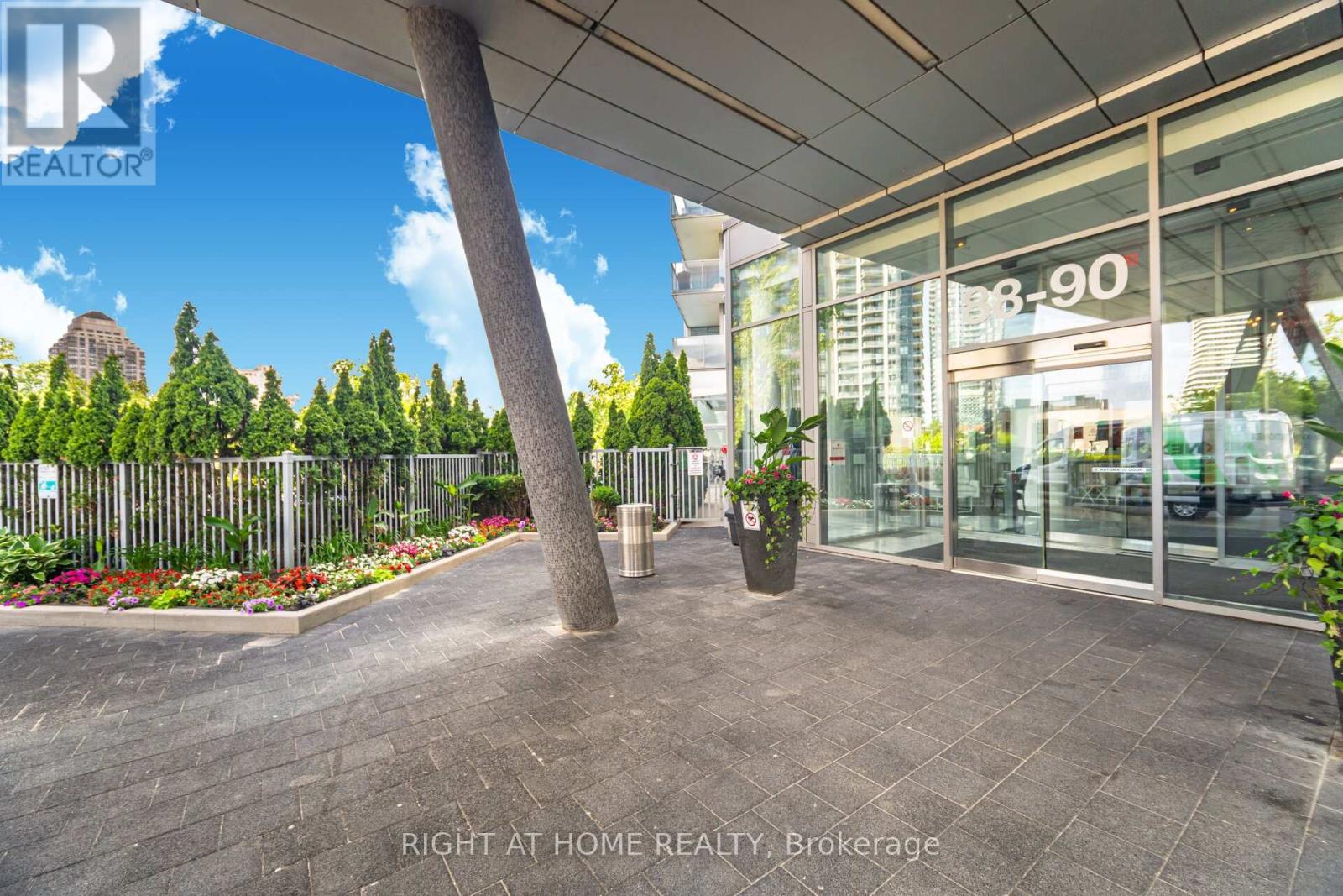 3005 - 88 Park Lawn Road, Toronto, Ontario  M8Y 0B5 - Photo 2 - W12831826