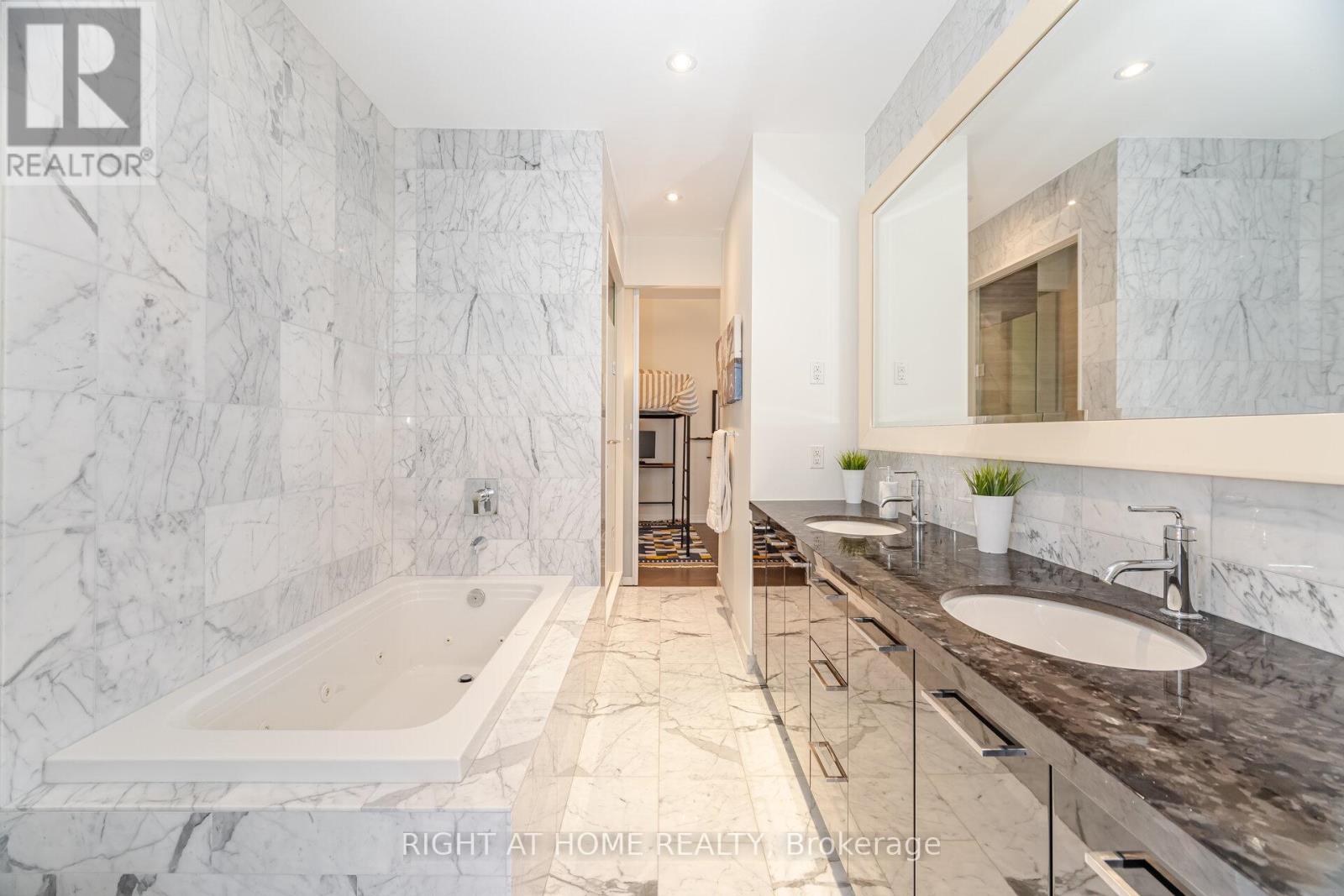 3005 - 88 Park Lawn Road, Toronto, Ontario  M8Y 0B5 - Photo 27 - W12831826