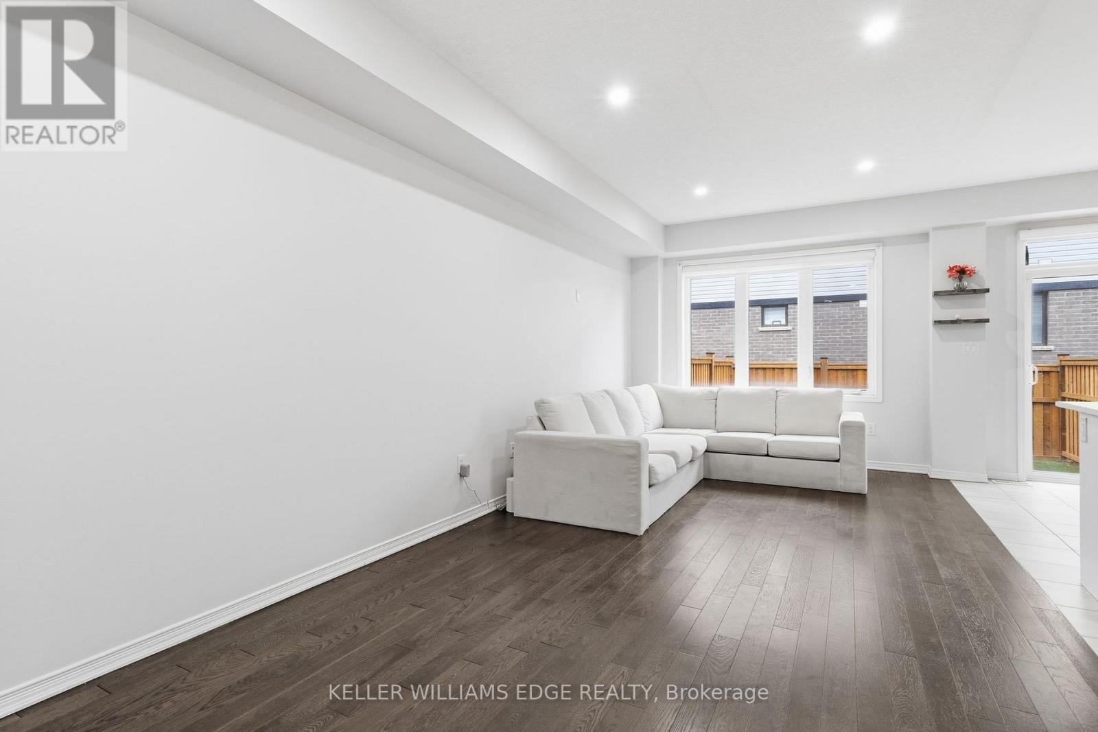 54 Oaktree Drive, Haldimand, Ontario  N3W 0E7 - Photo 12 - X12831824