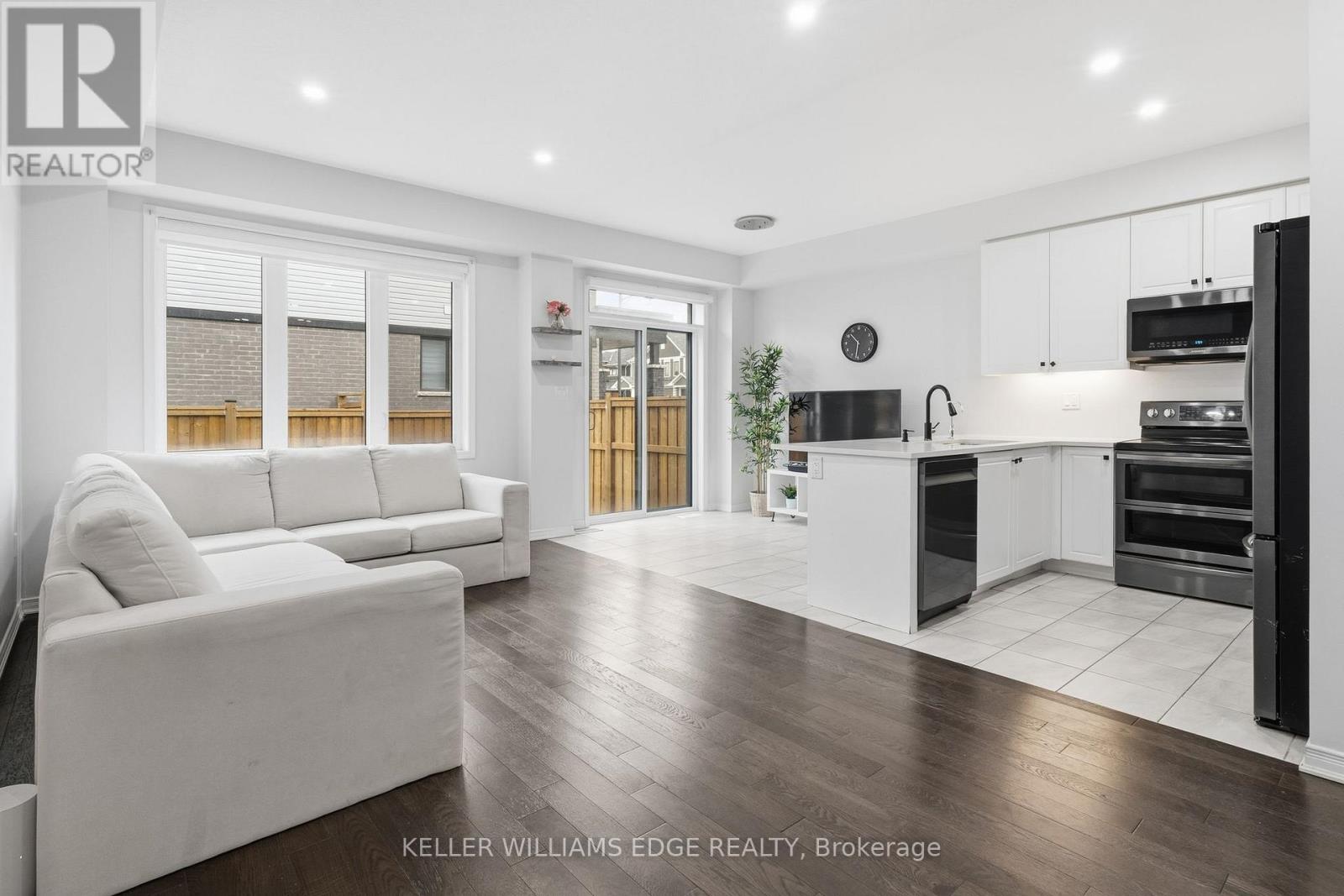 54 Oaktree Drive, Haldimand, Ontario  N3W 0E7 - Photo 4 - X12831824