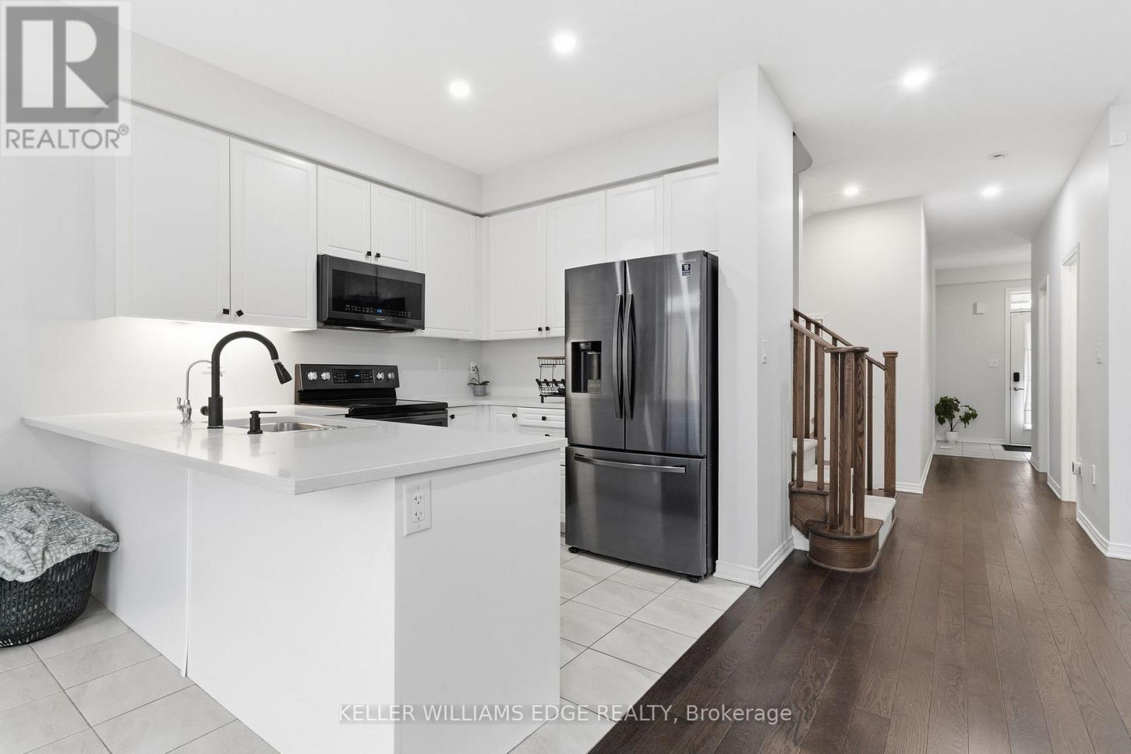 54 Oaktree Drive, Haldimand, Ontario  N3W 0E7 - Photo 6 - X12831824