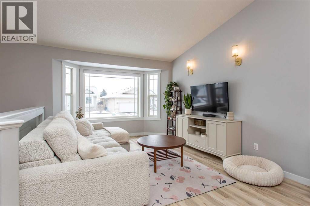 14 Silver Drive, Blackfalds, Alberta  T0M 0J0 - Photo 4 - A2288195