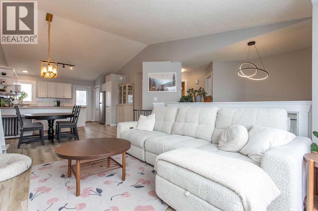 14 Silver Drive, Blackfalds, Alberta  T0M 0J0 - Photo 5 - A2288195