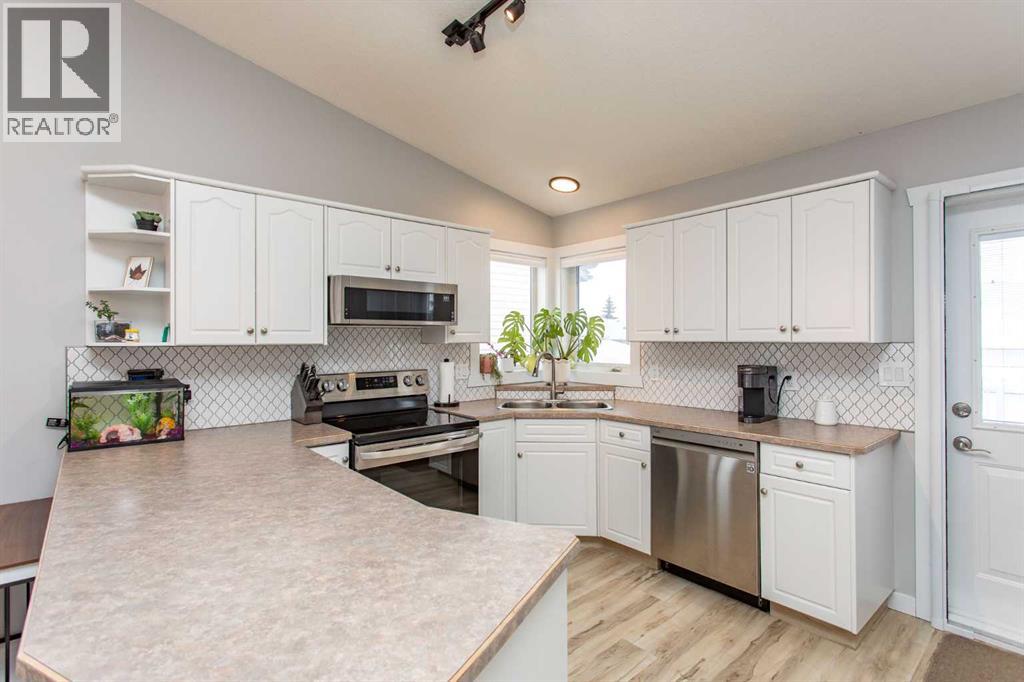 14 Silver Drive, Blackfalds, Alberta  T0M 0J0 - Photo 9 - A2288195