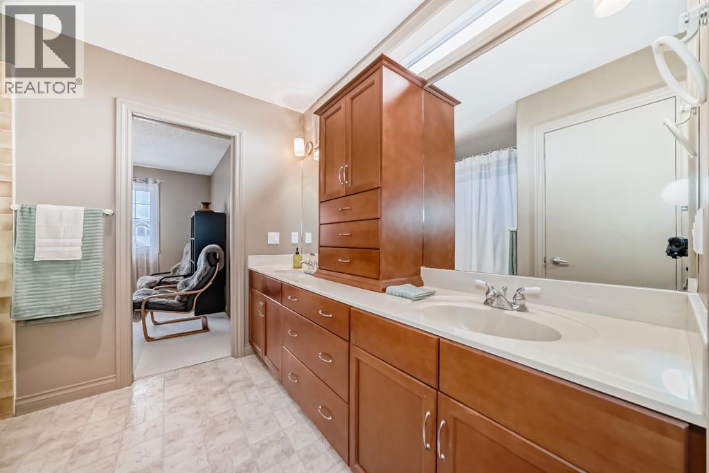 38 Discovery Ridge Green Sw, Calgary, Alberta  T3H 4Y4 - Photo 30 - A2285784