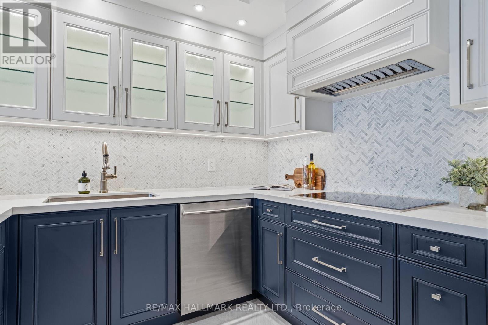 1005 - 211 Queens Quay W, Toronto, Ontario  M5J 2M6 - Photo 18 - C12831878