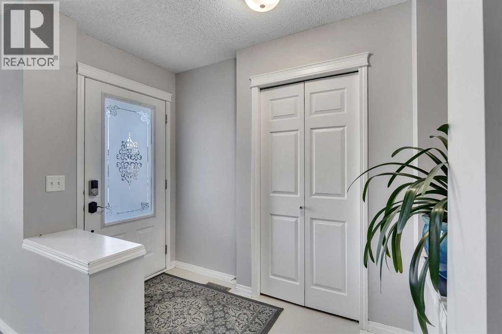 440 Prestwick Circle Se, Calgary, Alberta  T2Z 4H8 - Photo 3 - A2289207