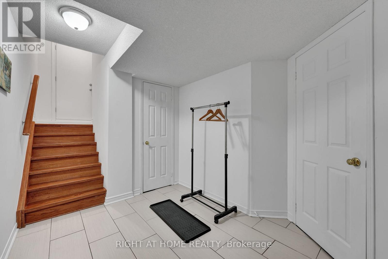 18 Bayel Crescent, Richmond Hill (Devonsleigh), Ontario  L4S 1C2 - Photo 3 - N12831886