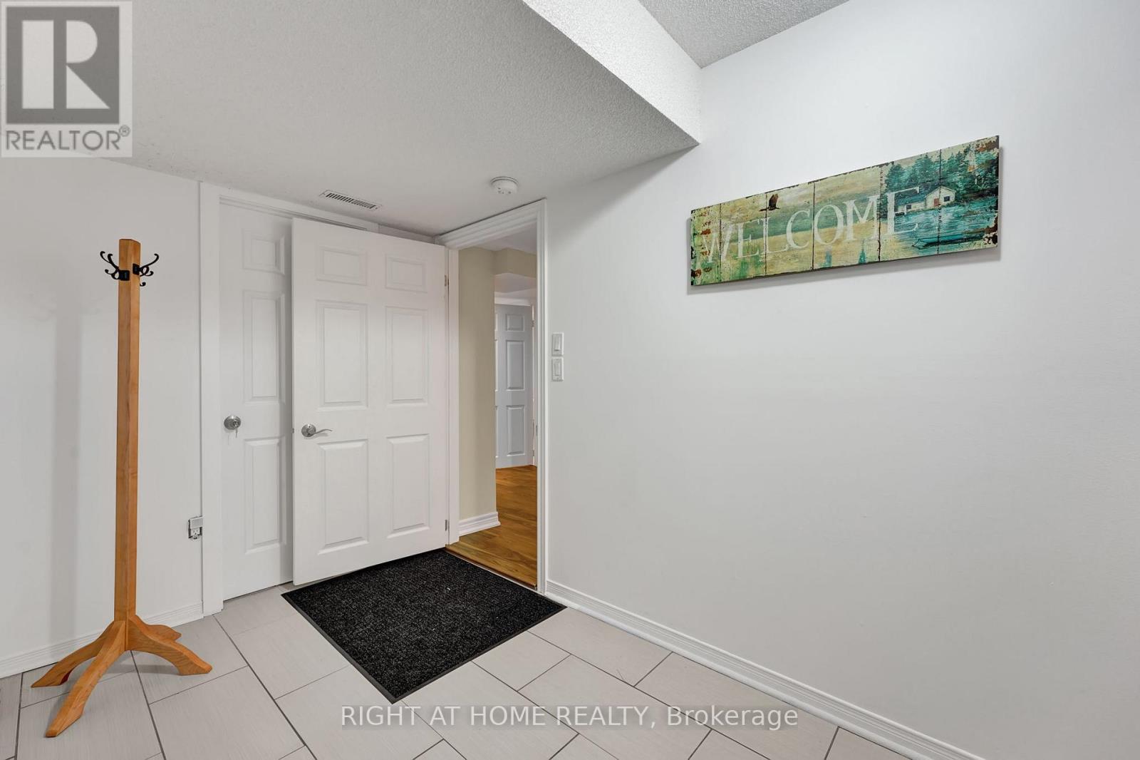 18 Bayel Crescent, Richmond Hill (Devonsleigh), Ontario  L4S 1C2 - Photo 4 - N12831886