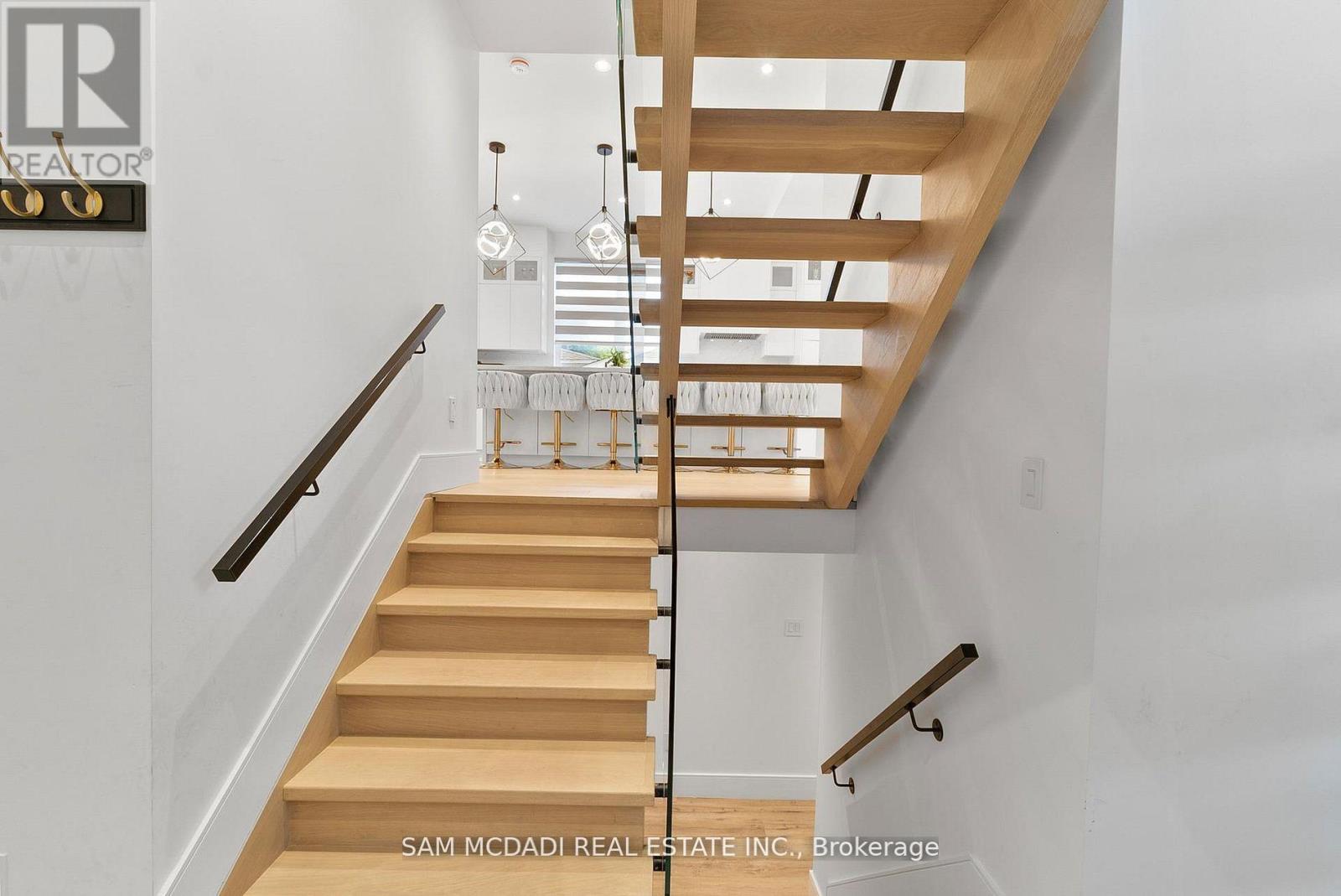 46 Cobblehill Road, Halton Hills, Ontario  L7J 1N9 - Photo 3 - W12831882