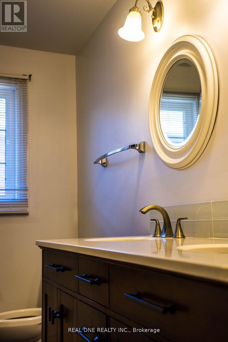 46 Elmsley Drive, Richmond Hill, Ontario  L4C 8N6 - Photo 9 - N12831900