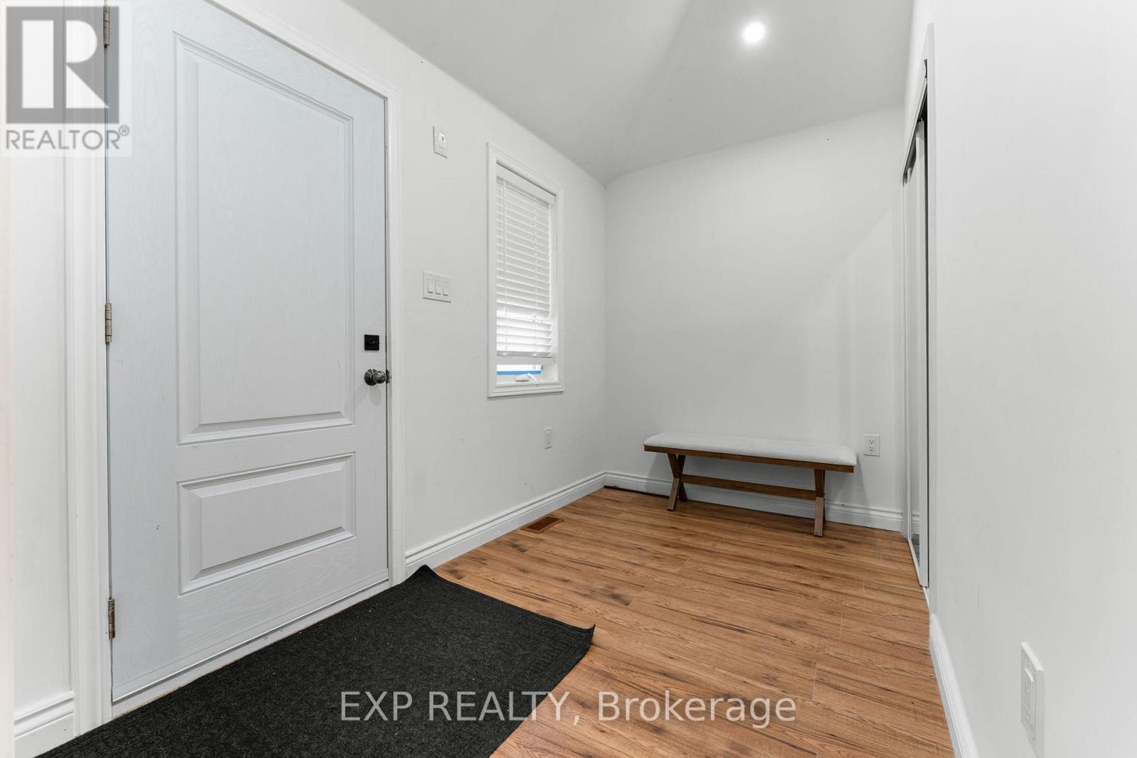 208 Glen Oak Drive, Oakville, Ontario  L6K 2J2 - Photo 2 - W12831894