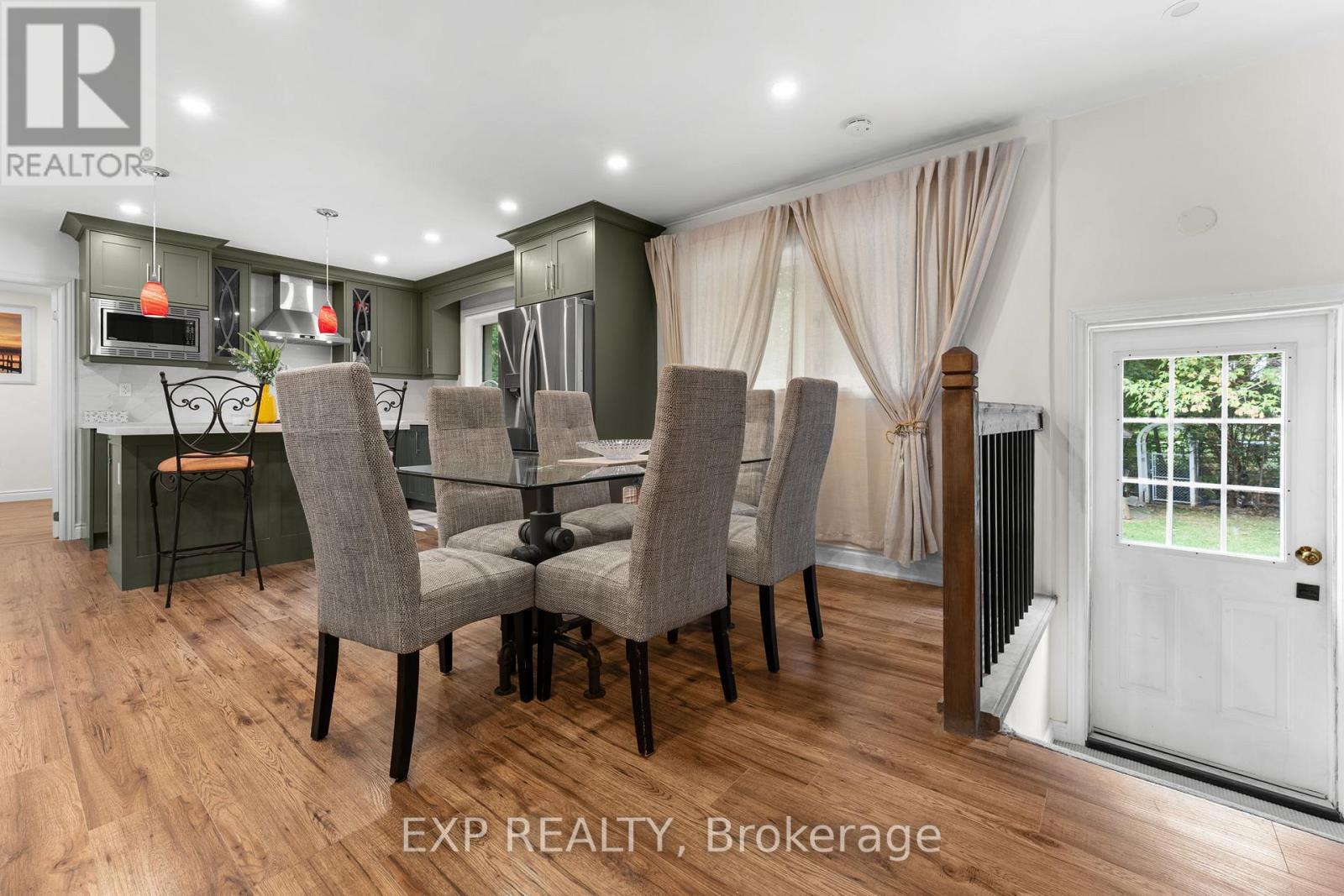 208 Glen Oak Drive, Oakville, Ontario  L6K 2J2 - Photo 6 - W12831894