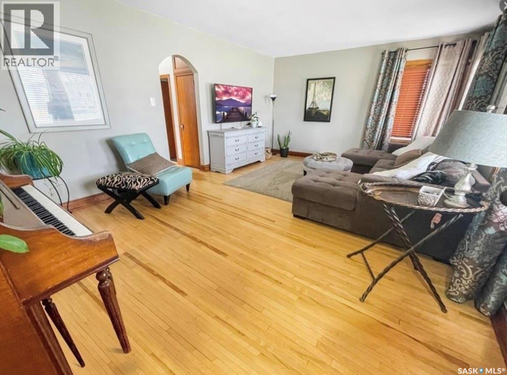 424 6th Avenue Nw, Swift Current, Saskatchewan  S9H 0Y3 - Photo 3 - SK029434