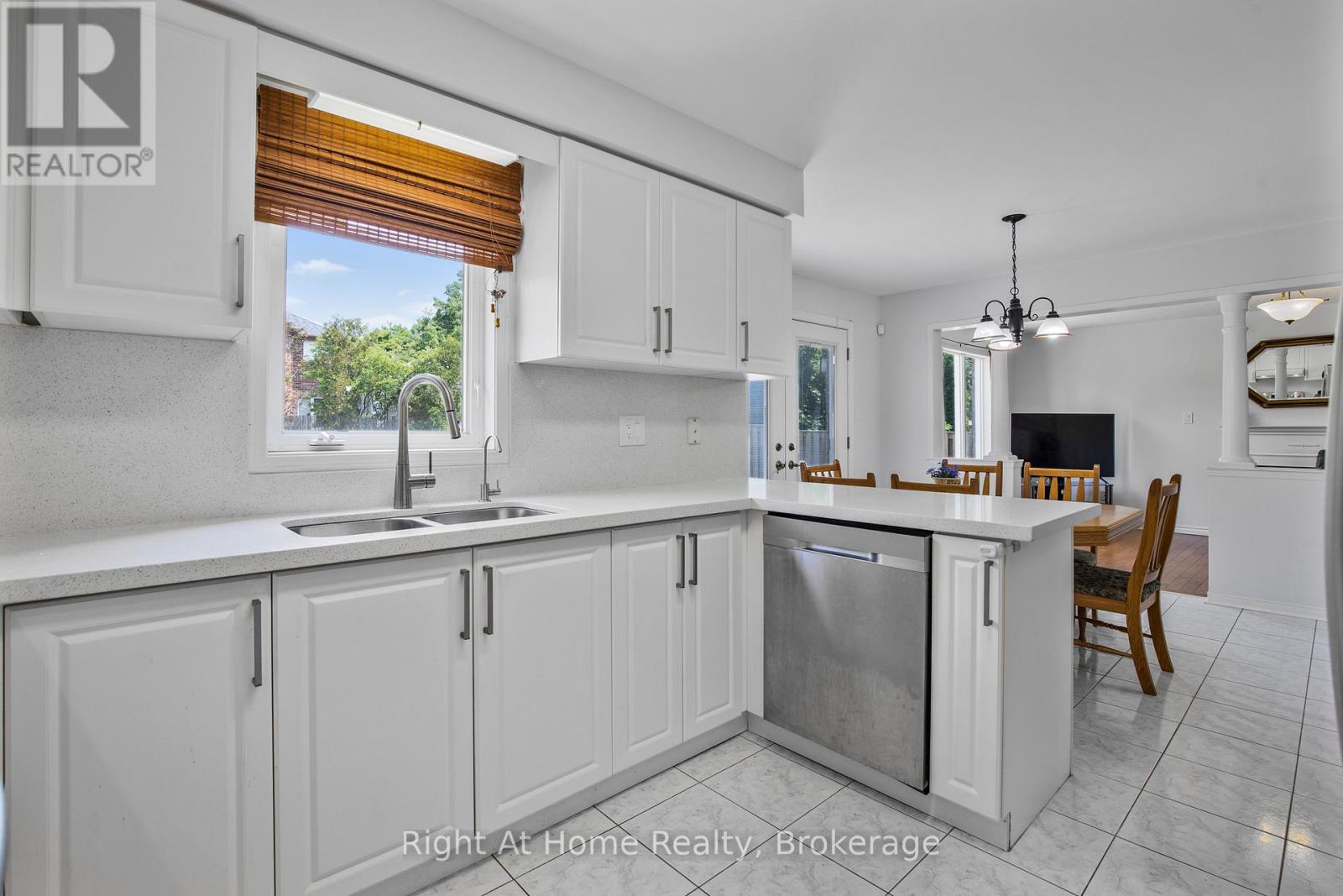 2405 Eden Valley Drive, Oakville, Ontario  L6H 6K9 - Photo 11 - W12831922