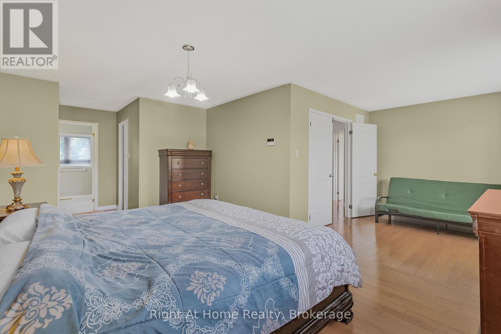 2405 Eden Valley Drive, Oakville, Ontario  L6H 6K9 - Photo 19 - W12831922