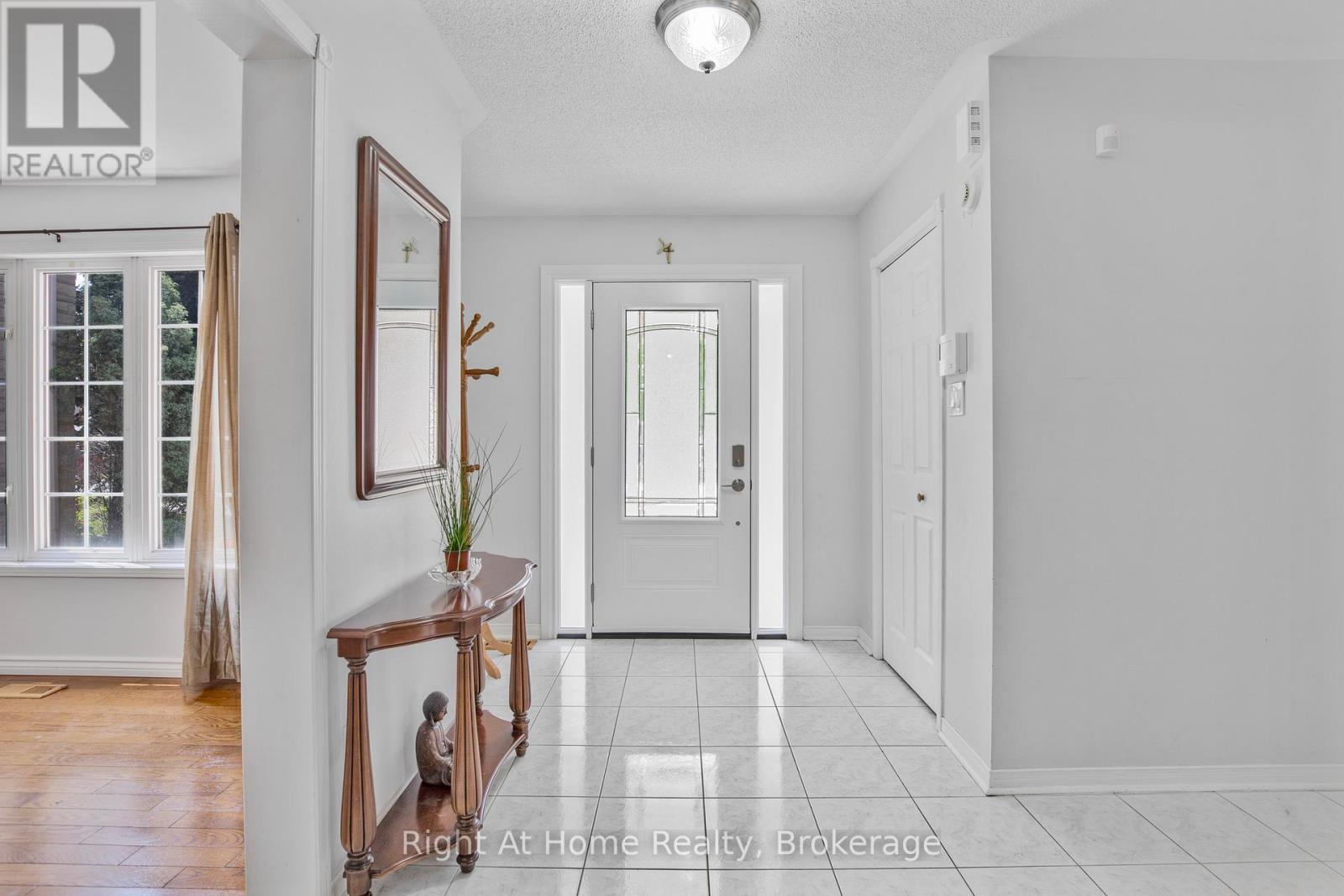 2405 Eden Valley Drive, Oakville, Ontario  L6H 6K9 - Photo 4 - W12831922